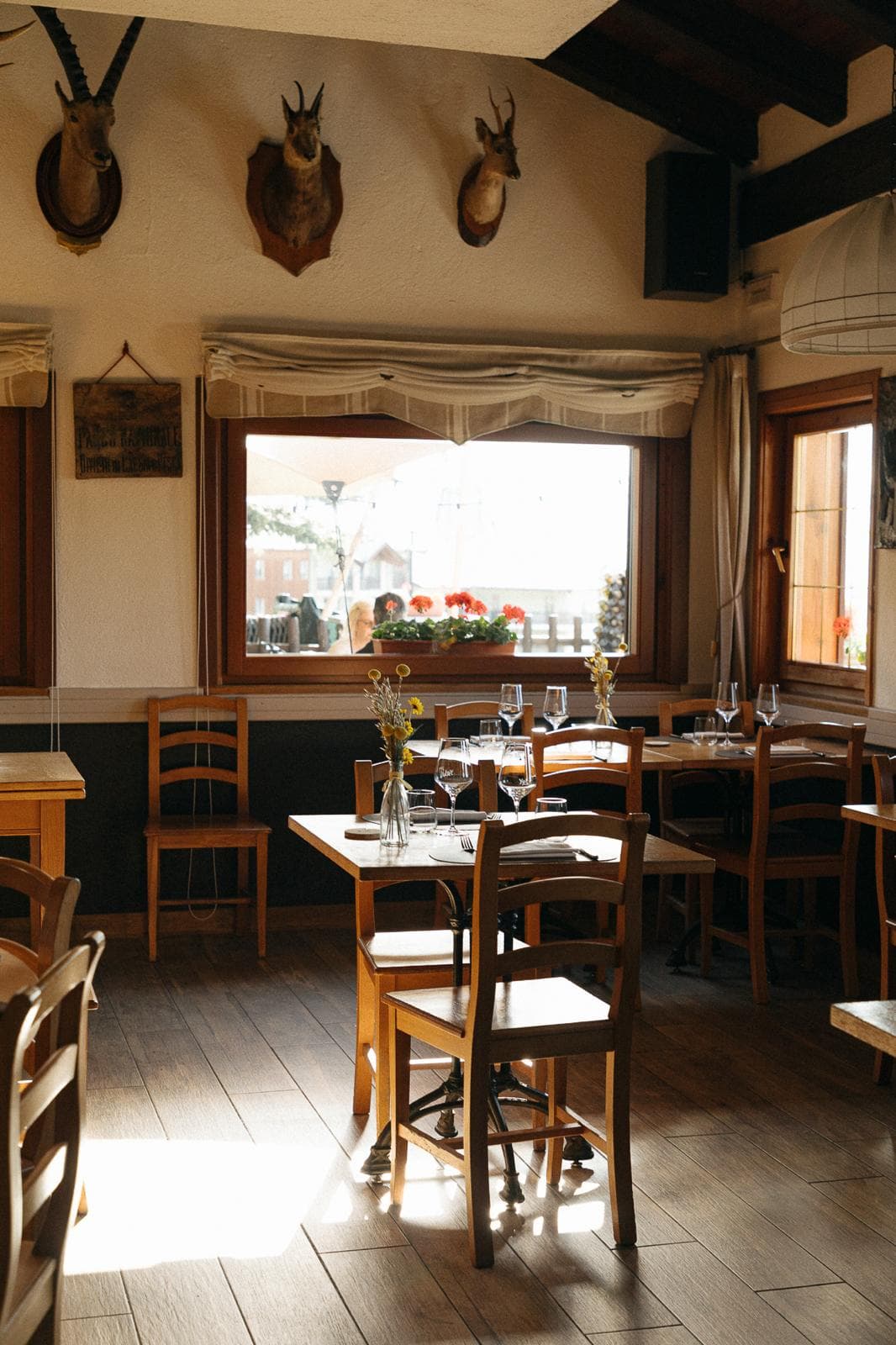 La sala del ristorante Lo Yeti
